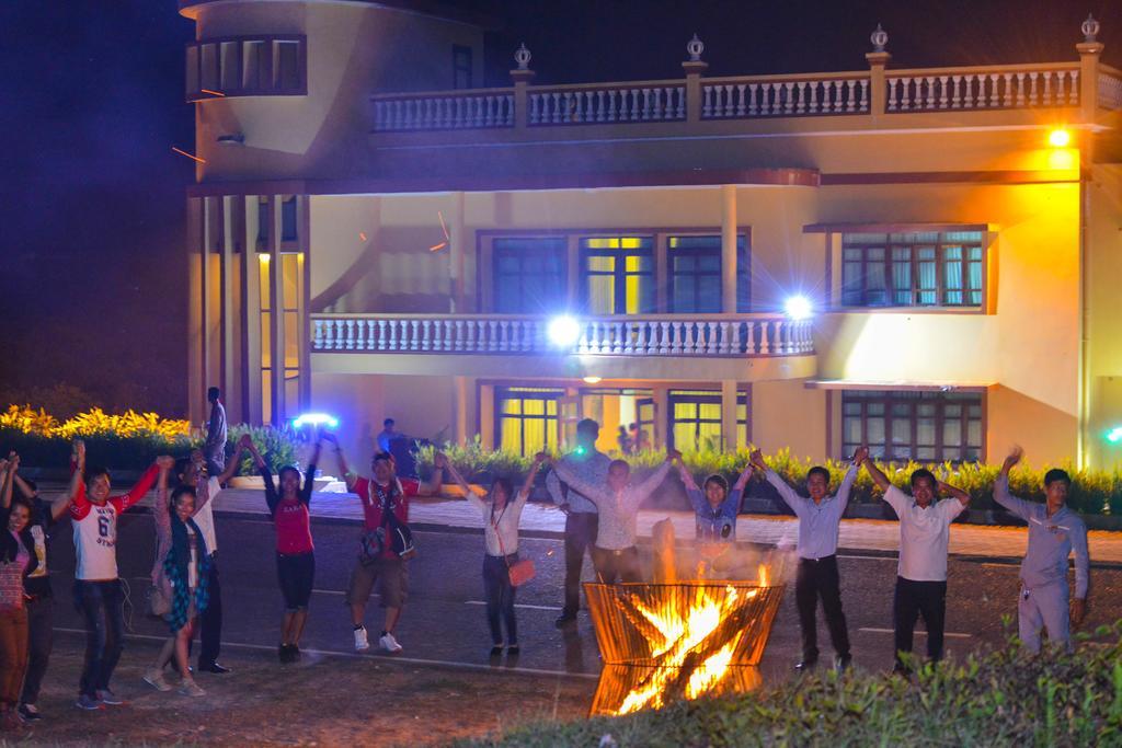 Thansur Sokha Hotel Kampot Exteriör bild